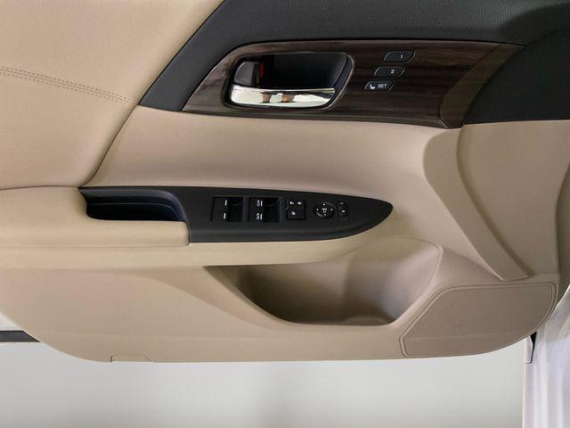 Photo of 2017 White Orchid Pearl Honda Accord