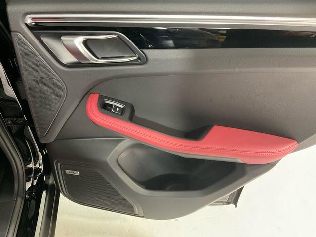 Photo of 2020 Black Porsche Macan