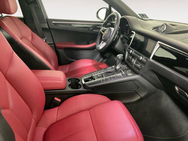 Photo of 2020 Black Porsche Macan