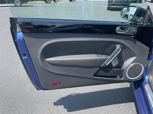 Photo of 2014 Blue Volkswagen Beetle