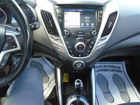 Photo of 2017 black Hyundai Veloster