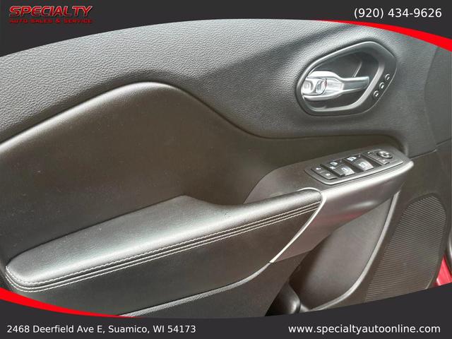 Photo of 2019 Velvet Red Pearlcoat Jeep Cherokee