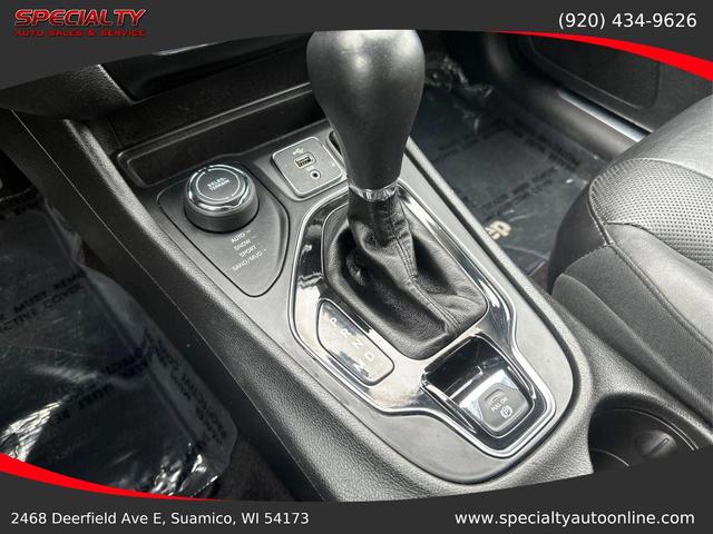 Photo of 2019 Velvet Red Pearlcoat Jeep Cherokee