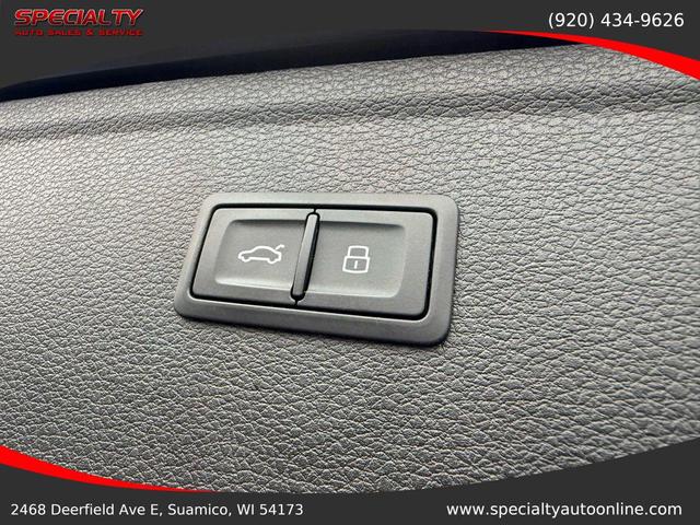 Photo of 2023 Mythos Black Metallic Audi Q5