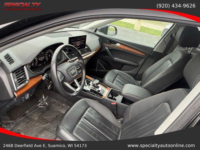 Photo of 2023 Mythos Black Metallic Audi Q5