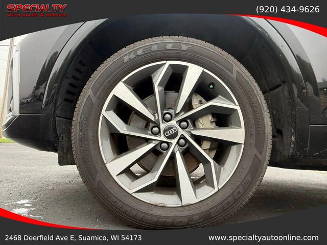 Photo of 2023 Mythos Black Metallic Audi Q5