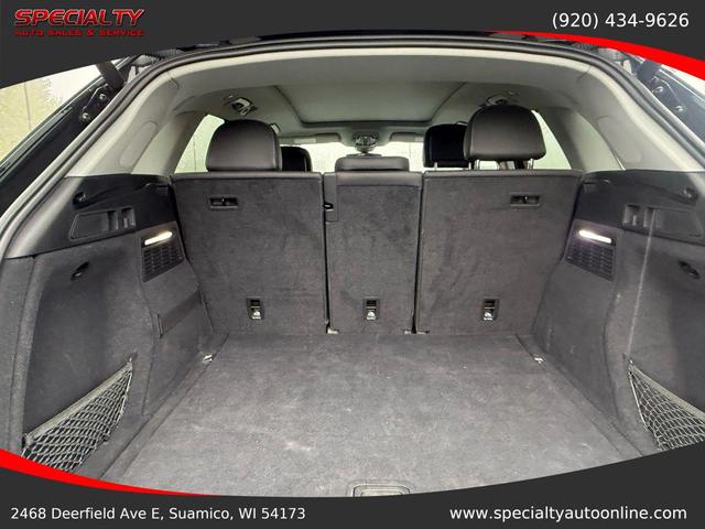 Photo of 2023 Mythos Black Metallic Audi Q5