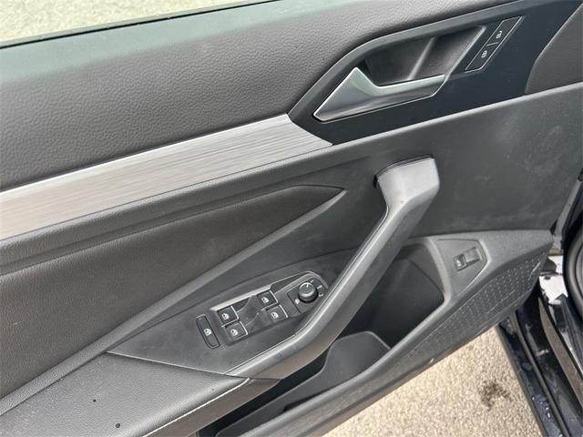 Photo of 2025 Deep Black Pearl Effect Volkswagen Jetta