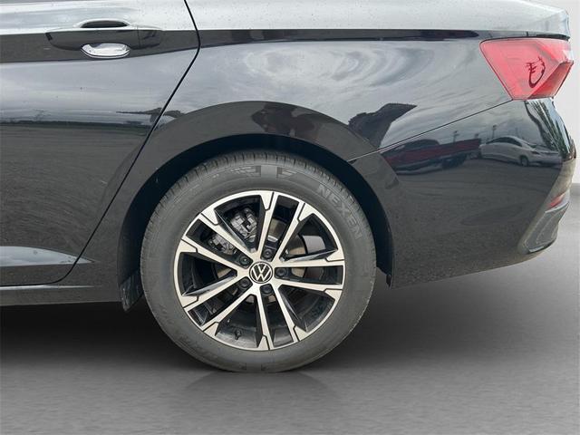 Photo of 2025 Deep Black Pearl Effect Volkswagen Jetta