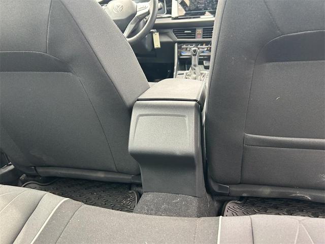 Photo of 2025 Deep Black Pearl Effect Volkswagen Jetta