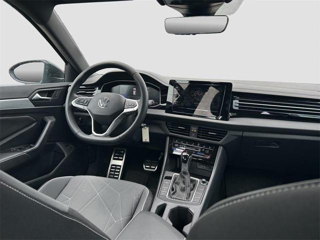 Photo of 2025 Deep Black Pearl Effect Volkswagen Jetta