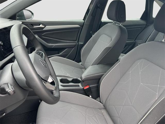 Photo of 2025 Deep Black Pearl Effect Volkswagen Jetta