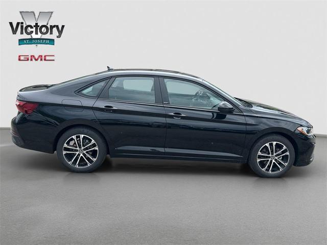 Photo of 2025 Deep Black Pearl Effect Volkswagen Jetta