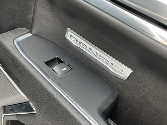 Photo of 2024 White Frost Tri-Coat GMC Sierra 1500