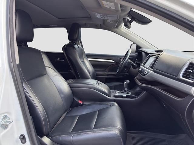 Photo of 2018 Blizzard Pearl Toyota Highlander