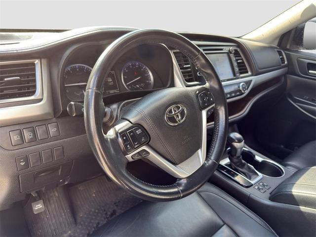 Photo of 2018 Blizzard Pearl Toyota Highlander