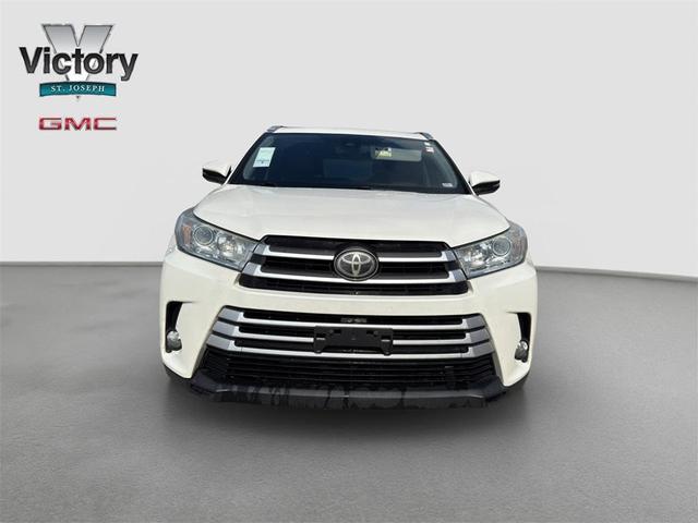 Photo of 2018 Blizzard Pearl Toyota Highlander