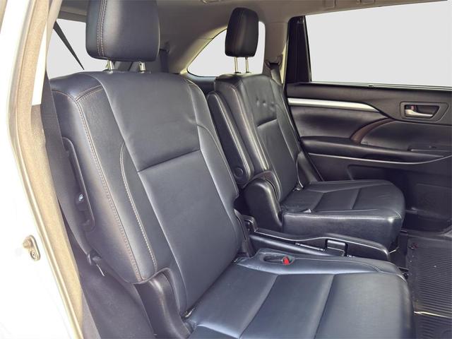 Photo of 2018 Blizzard Pearl Toyota Highlander