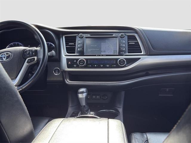 Photo of 2018 Blizzard Pearl Toyota Highlander