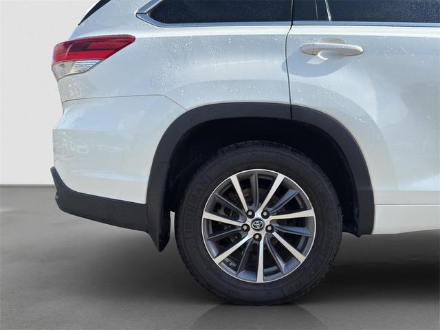 Photo of 2018 Blizzard Pearl Toyota Highlander