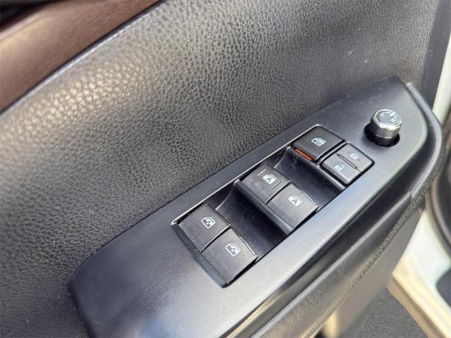 Photo of 2018 Blizzard Pearl Toyota Highlander