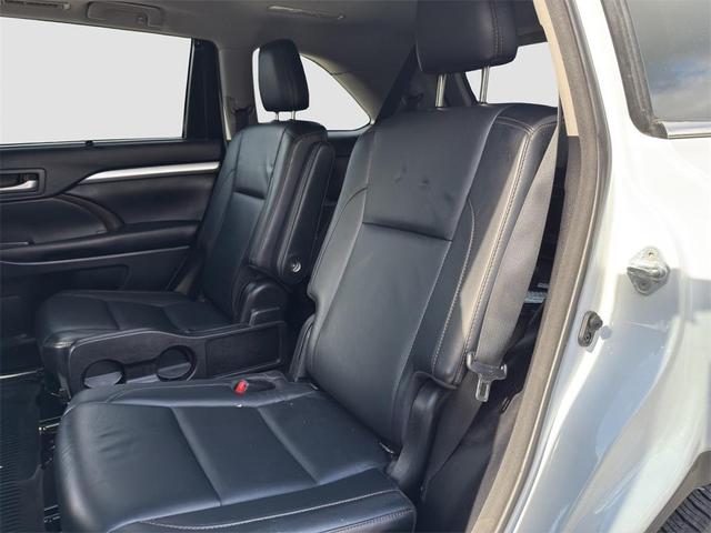 Photo of 2018 Blizzard Pearl Toyota Highlander