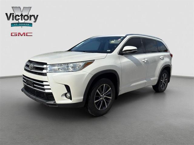 Photo of 2018 Blizzard Pearl Toyota Highlander