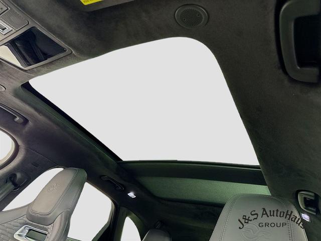 Photo of 2022 Santorini Black Jaguar F-PACE