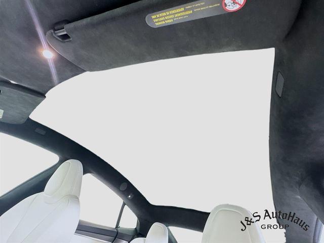 Photo of 2022 Black Tesla Model S