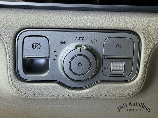 Photo of 2023 Black Mercedes-Benz GLE 350