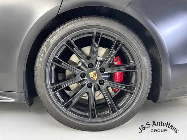 Photo of 2020 Black Porsche Panamera