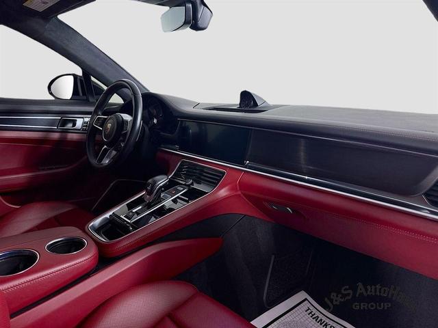 Photo of 2020 Black Porsche Panamera