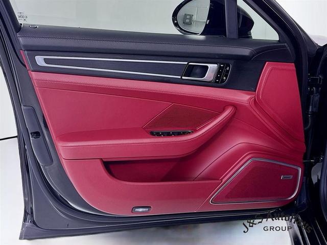 Photo of 2020 Black Porsche Panamera