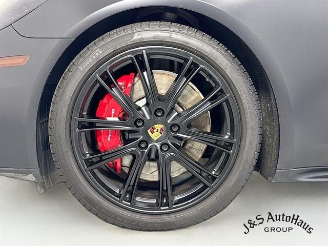 Photo of 2020 Black Porsche Panamera