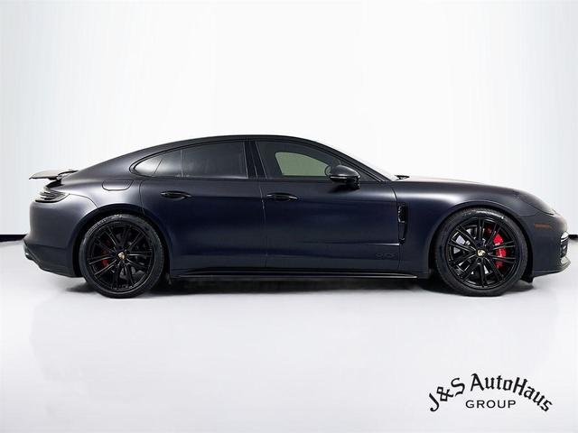 Photo of 2020 Black Porsche Panamera