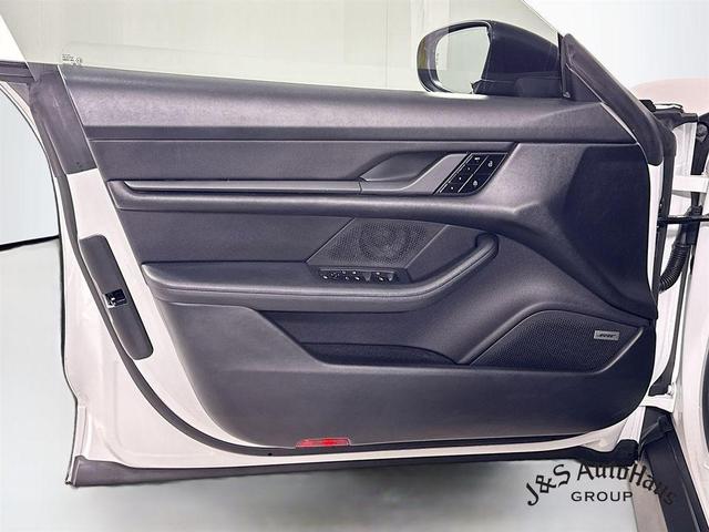 Photo of 2021 White Porsche Taycan