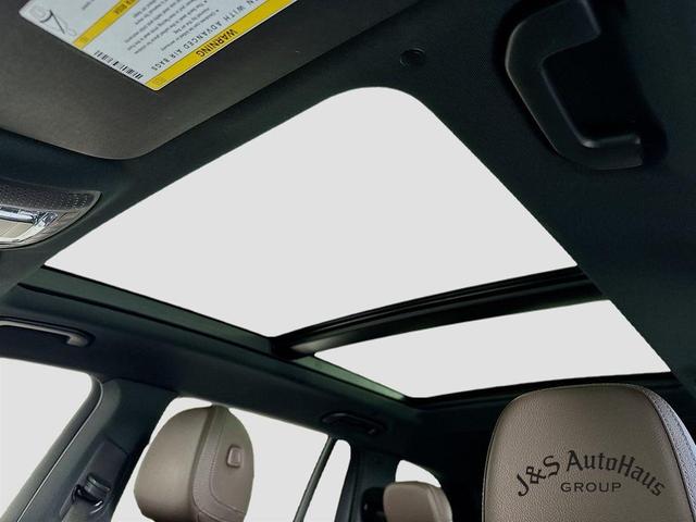 Photo of 2022 Emerald Green Mercedes-Benz GLS 450