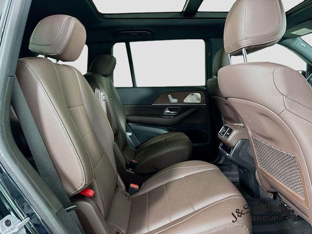 Photo of 2022 Emerald Green Mercedes-Benz GLS 450