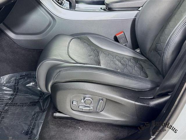 Photo of 2022 Fuji White Land Rover Range Rover Sport