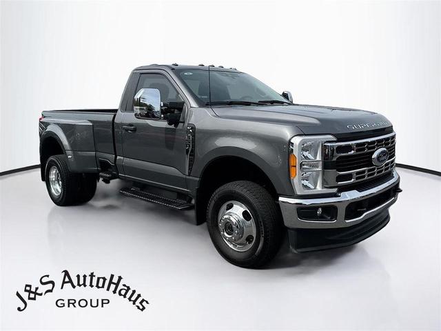 Photo of 2023 Gray Metallic Ford F-350