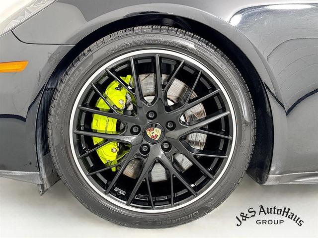 Photo of 2022 Black Porsche Panamera