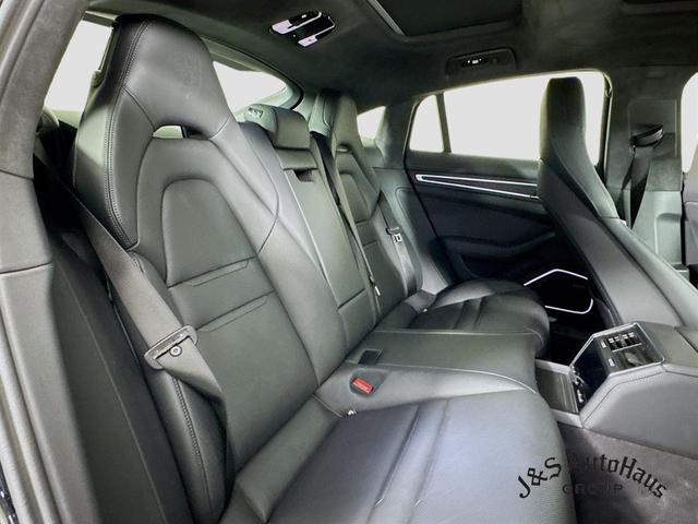 Photo of 2022 Black Porsche Panamera