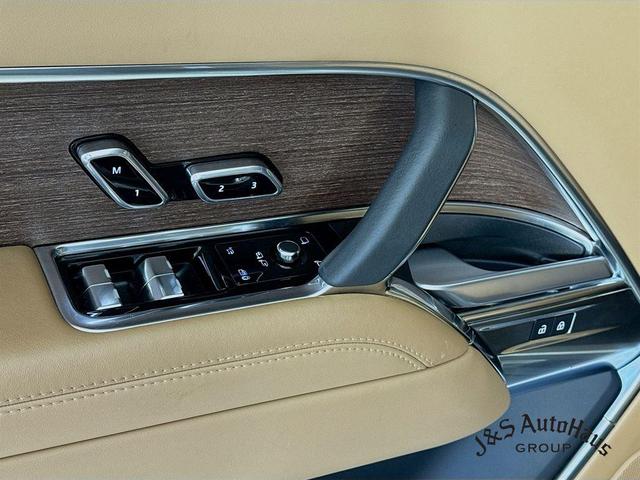 Photo of 2024 Santorini Black Land Rover Range Rover