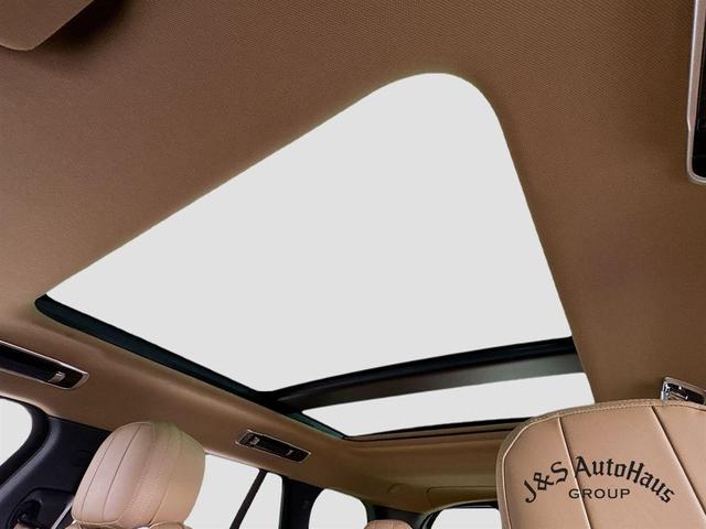 Photo of 2024 Santorini Black Land Rover Range Rover