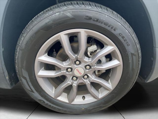 Photo of 2023 Summit White GMC Terrain