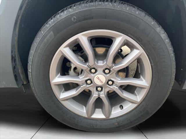 Photo of 2023 Summit White GMC Terrain