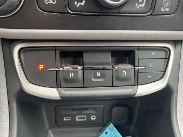 Photo of 2023 Summit White GMC Terrain