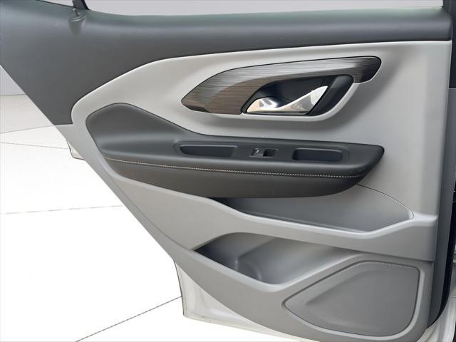 Photo of 2023 Summit White GMC Terrain