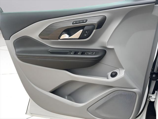 Photo of 2023 Summit White GMC Terrain