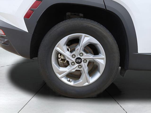 Photo of 2024 White Pearl Hyundai TUCSON